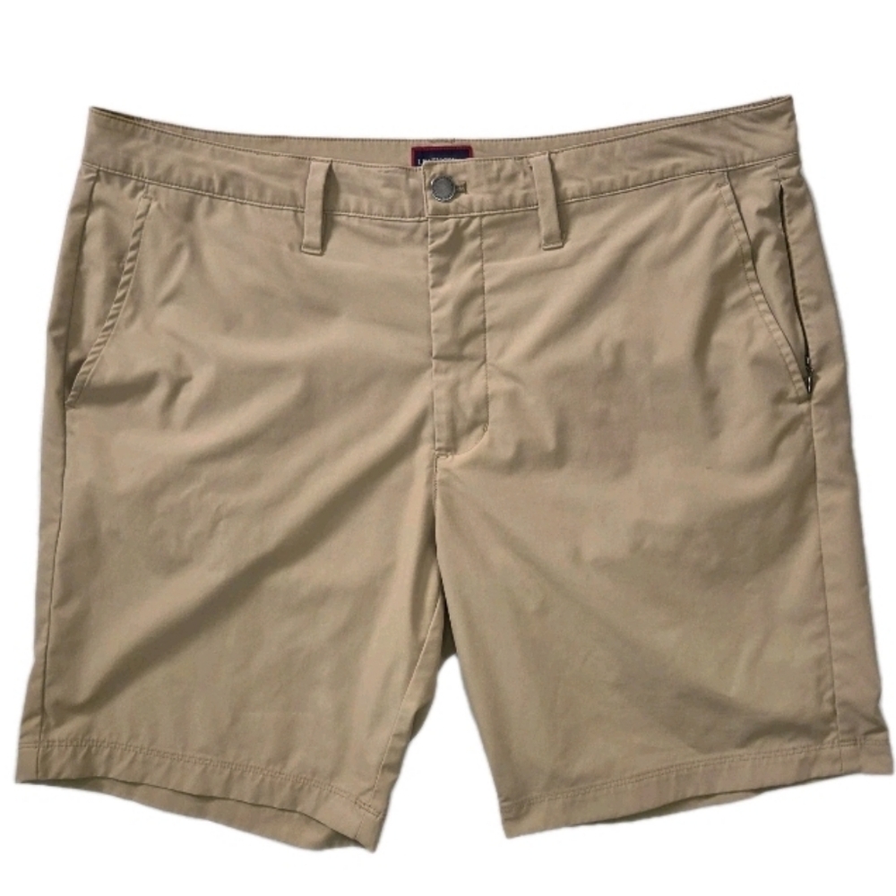 UnTuckIt Mens Chancellor Performance Shorts Size 36 Tan Logo Pockets